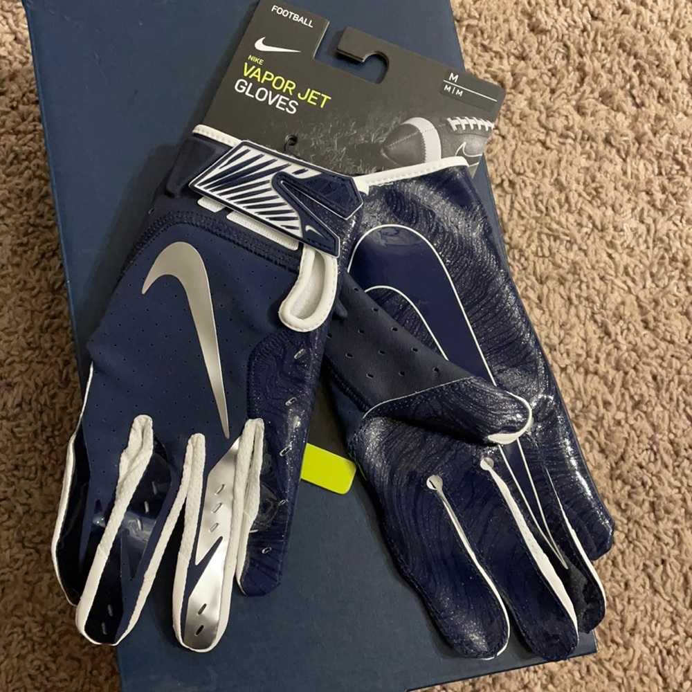 Nike football Vapor Jet Gloves, Brand New never worn.